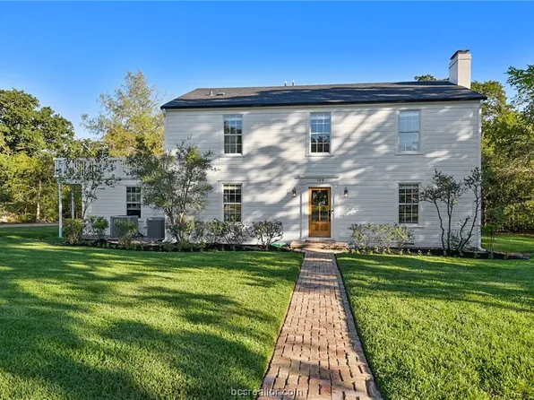 105 College View Dr, Bryan, TX 77801