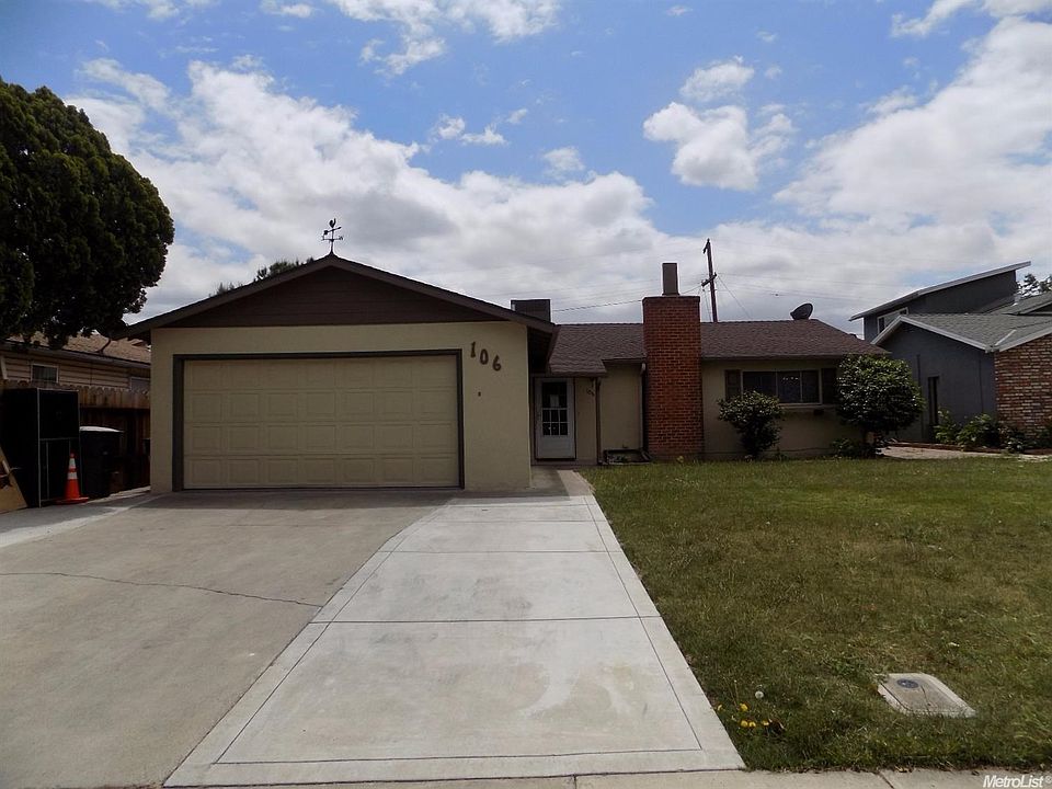 Front view with driveway