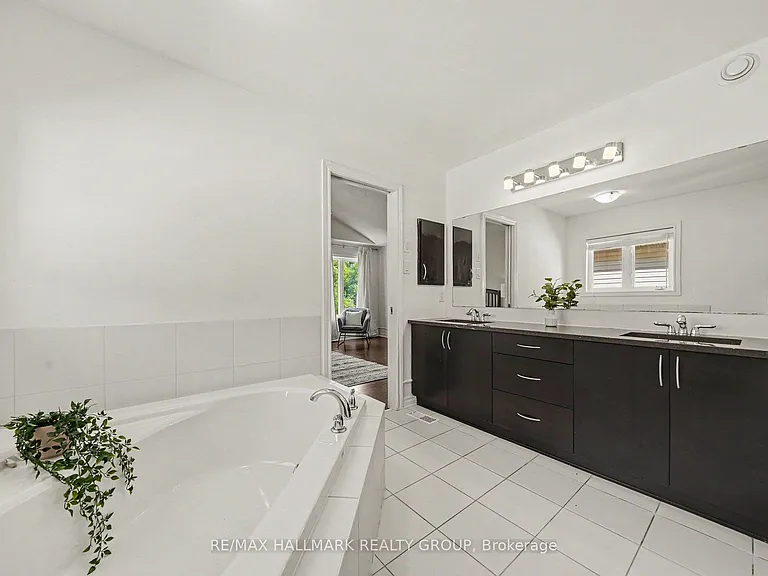 938 Wildcarrot Cres — Photo 28