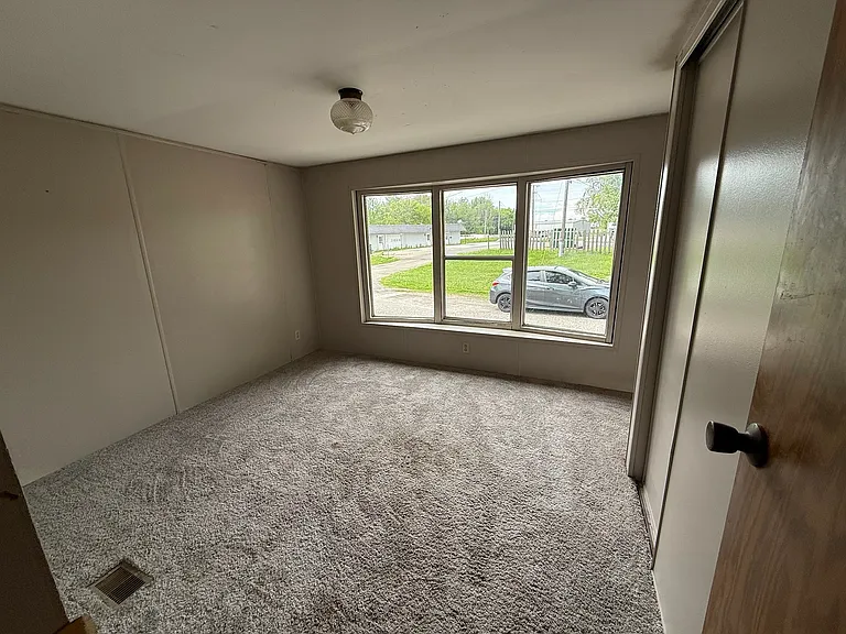 1003 W 3rd St #7 — Photo 5