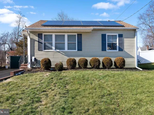 33 Gilmore Rd, Ewing, NJ 08628