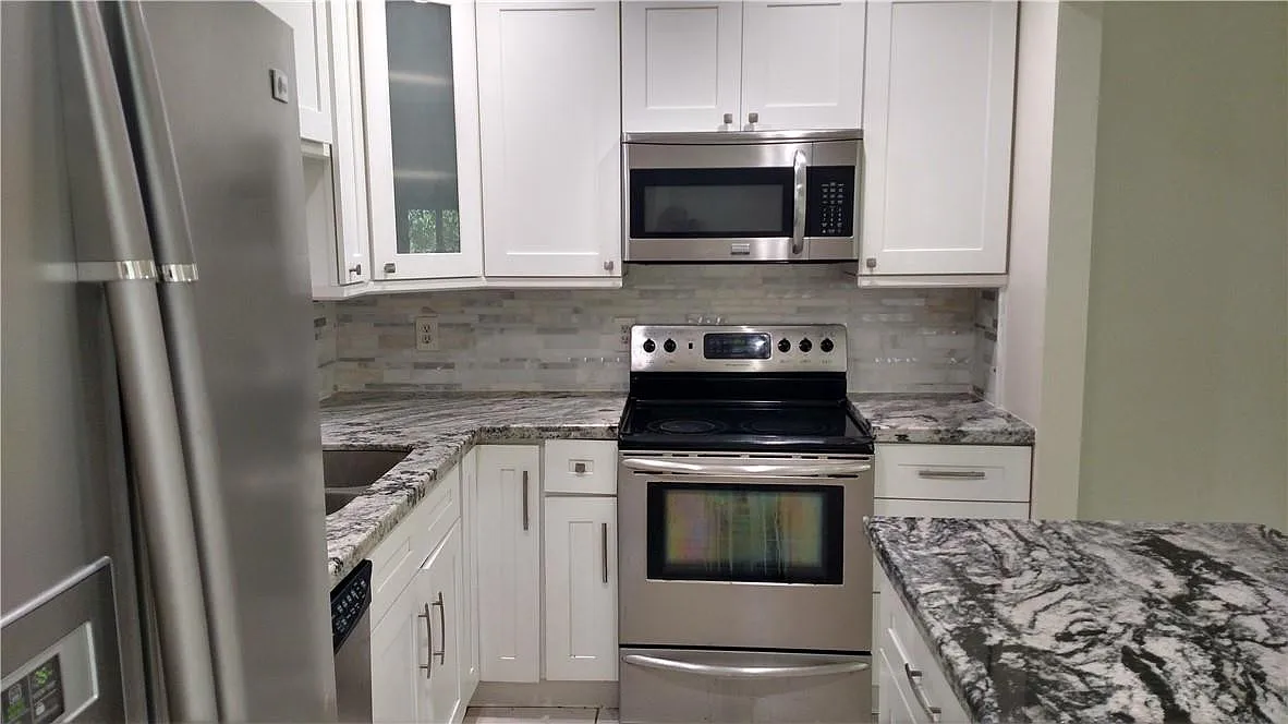 2 bed, 2.0 bath, 1054 sqft, $2,400 — Photo 4