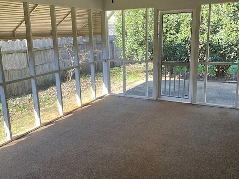 2014 Henderson Dr — Photo 7