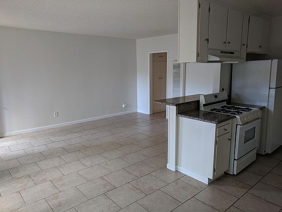 3rd image of 1129 E Ocean Blvd APT 3