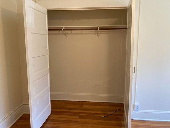 5th image of 215 NW 22nd Pl #207
