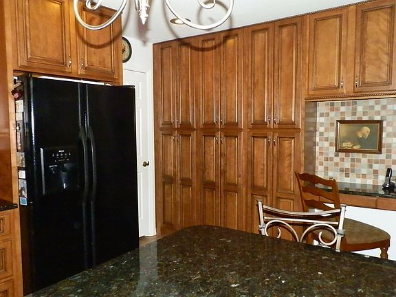 3rd image of 119 Oak Sq S