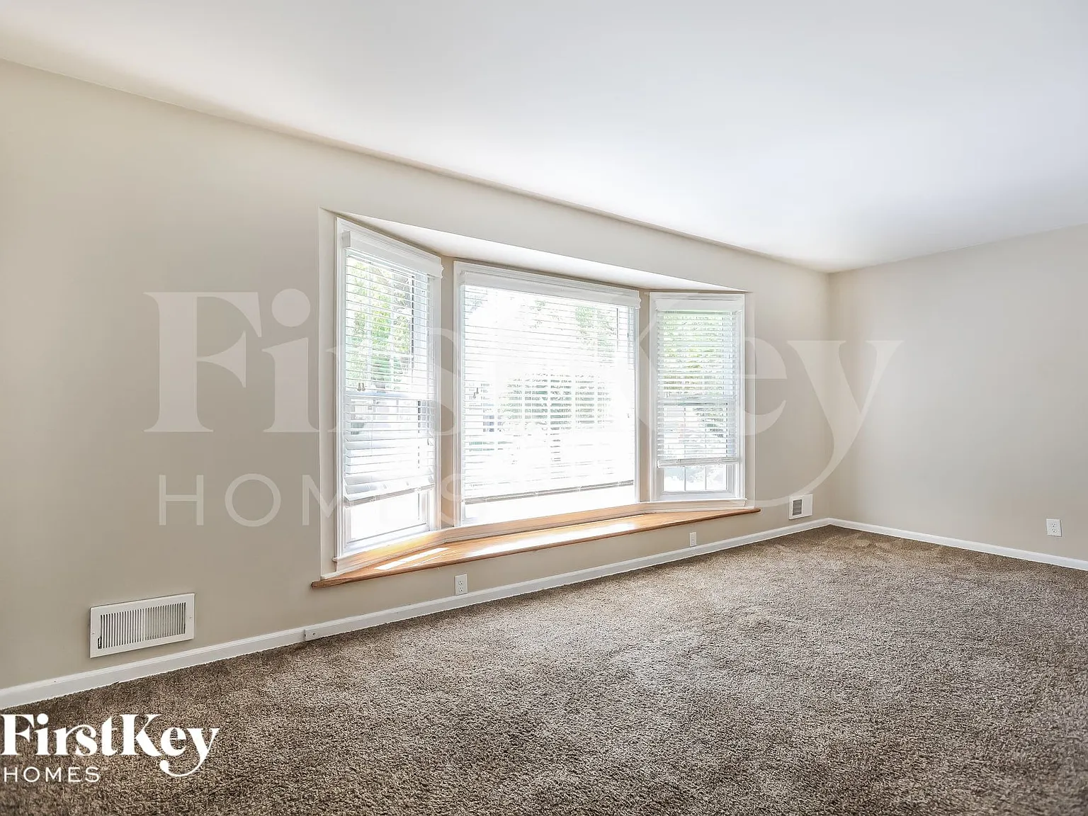 4 bed, 2.5 bath, 1571 sqft, $2,505 — Photo 3