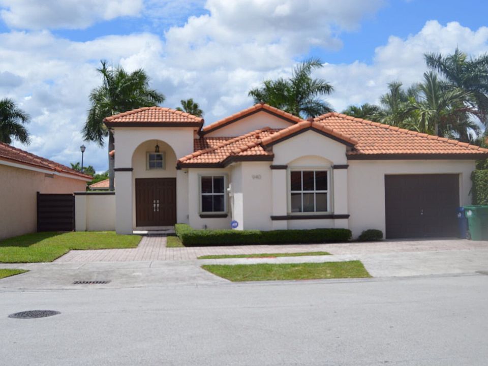 1st image of 940 NW 131st Ave