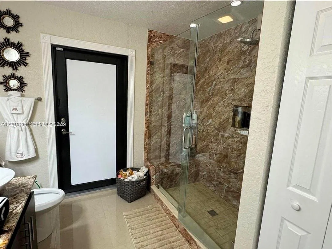 Venezia Homes Estates — Photo 3