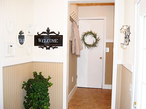 Welcome - Entryway/Mud Room