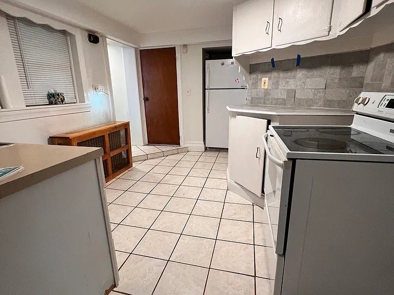231 Leyden St #B — Photo 5