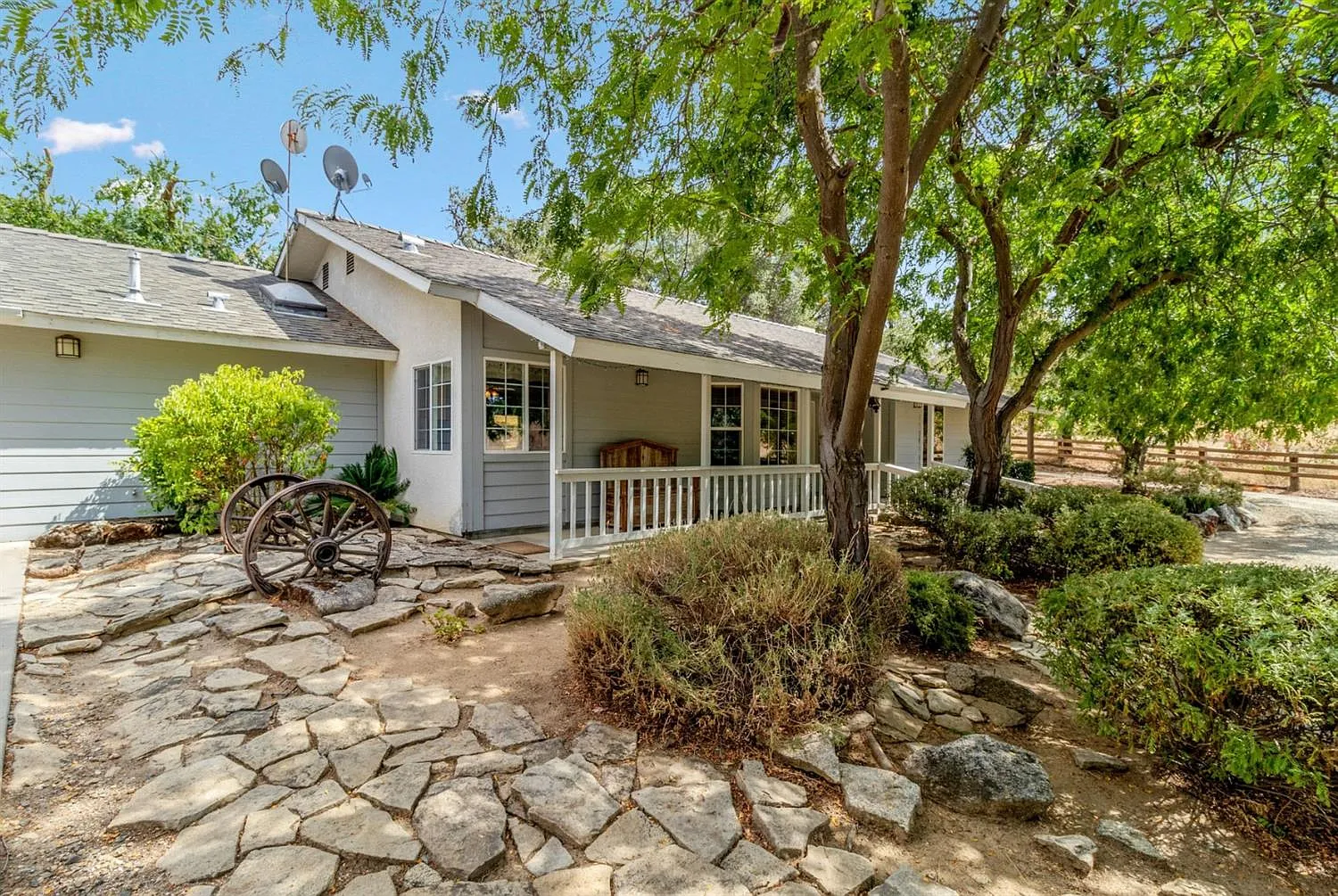 15909 Garlock Ln photo 1