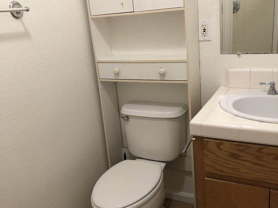 1st image of 1655 Court Dr #4