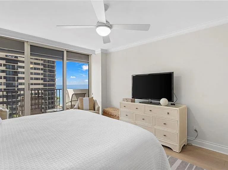 4005 Gulf Shore Blvd N #700 — Photo 30