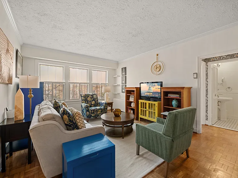 3901 Cathedral Ave NW #209 — Photo 2