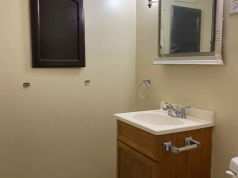 10 S Broadway St #3 — Photo 2
