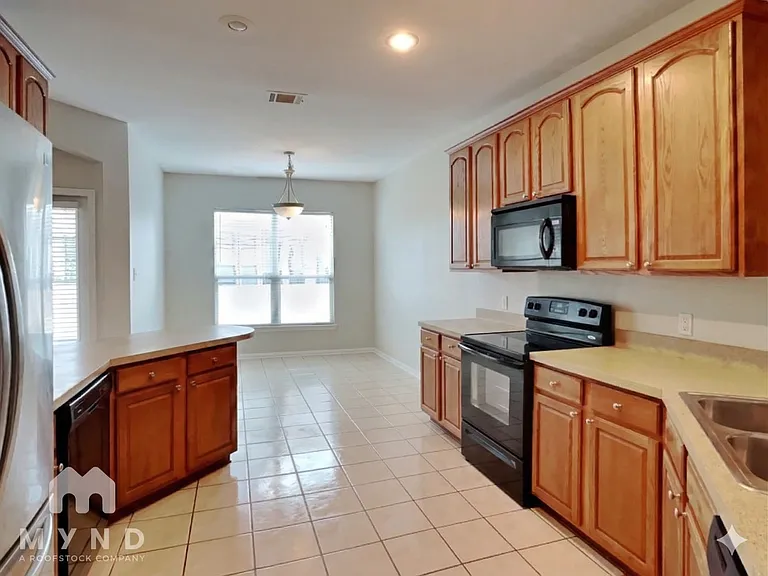 1039 Providence Blvd — Photo 7