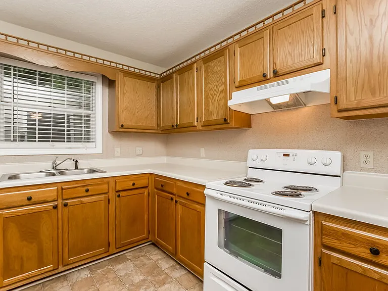 1610 Summit Rdg — Photo 8
