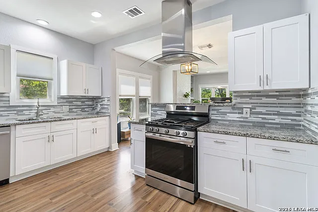 944 Fulton Ave — Photo 15