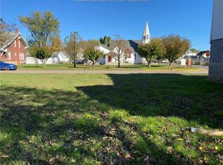 313 Walnut St, Ravenswood, WV 26164