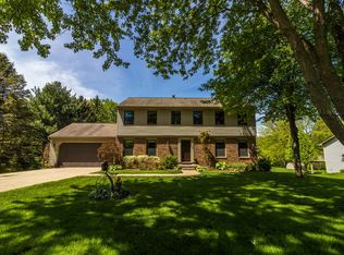 13440 Lakebrook Dr, Fenton, MI