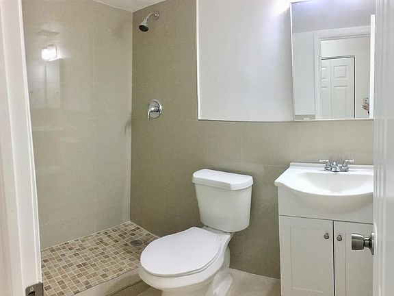4th image of 713 Collins Ave APT 24