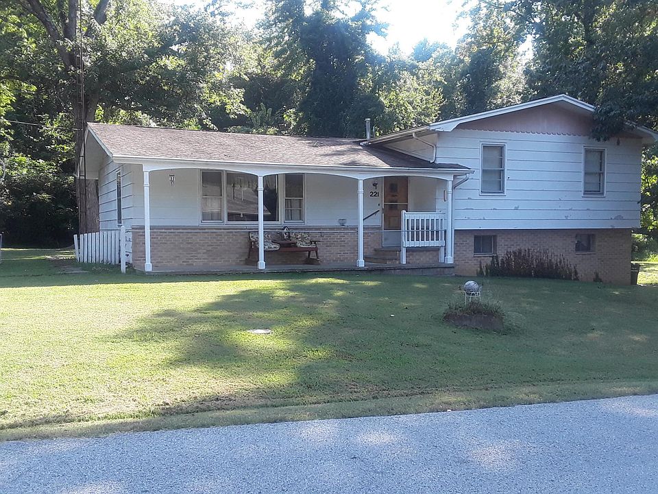 1st image of 221 W Park Ln