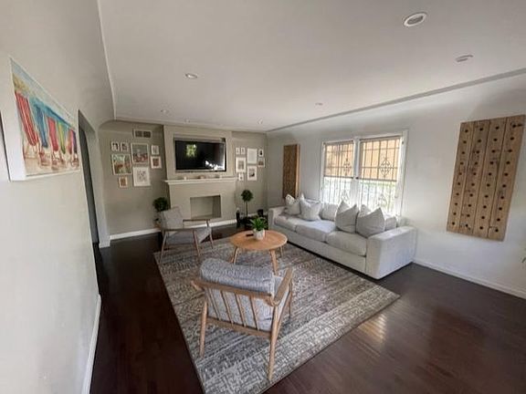 2nd image of 432 N Gardner St #432