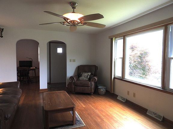 3rd image of 533 Boone Ave