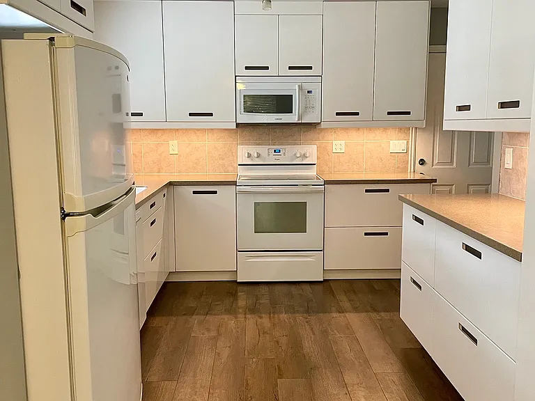 857 W 200 S — Photo 4