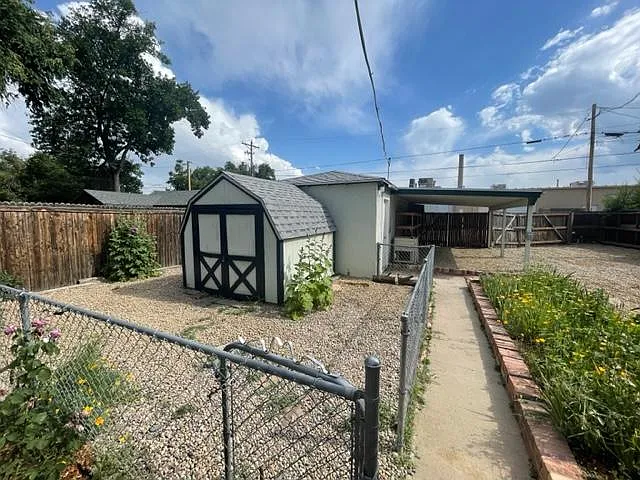 410 E 2nd St — Photo 19