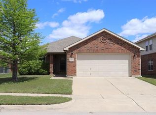 1013 Meadowlark Dr, Saginaw, TX 76131