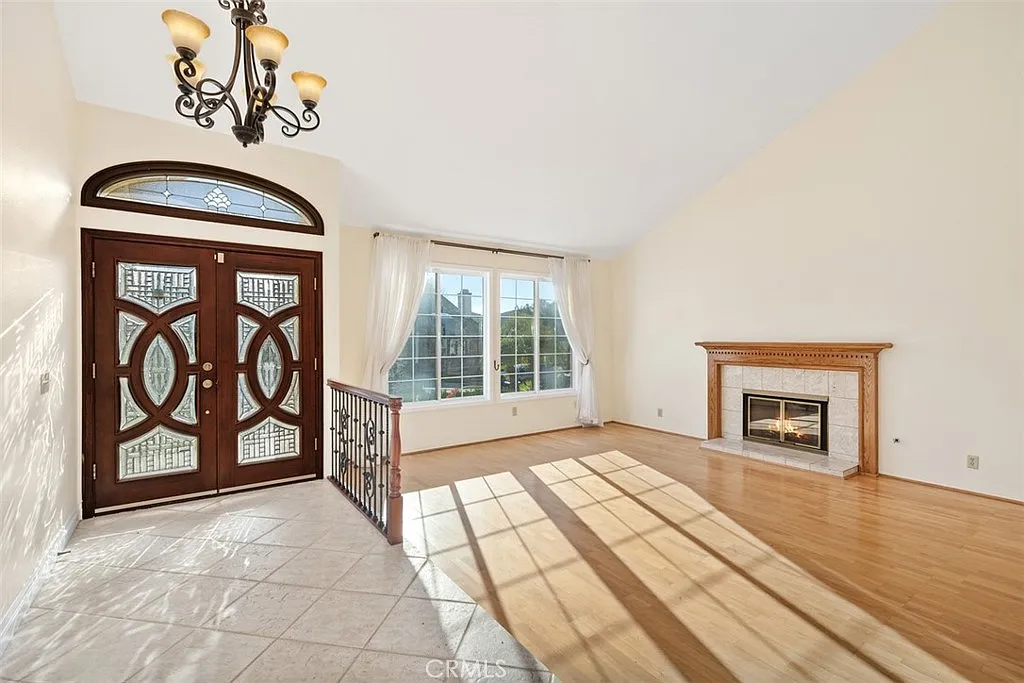 4 bed, 3283 sqft, $7,500 — Photo 3