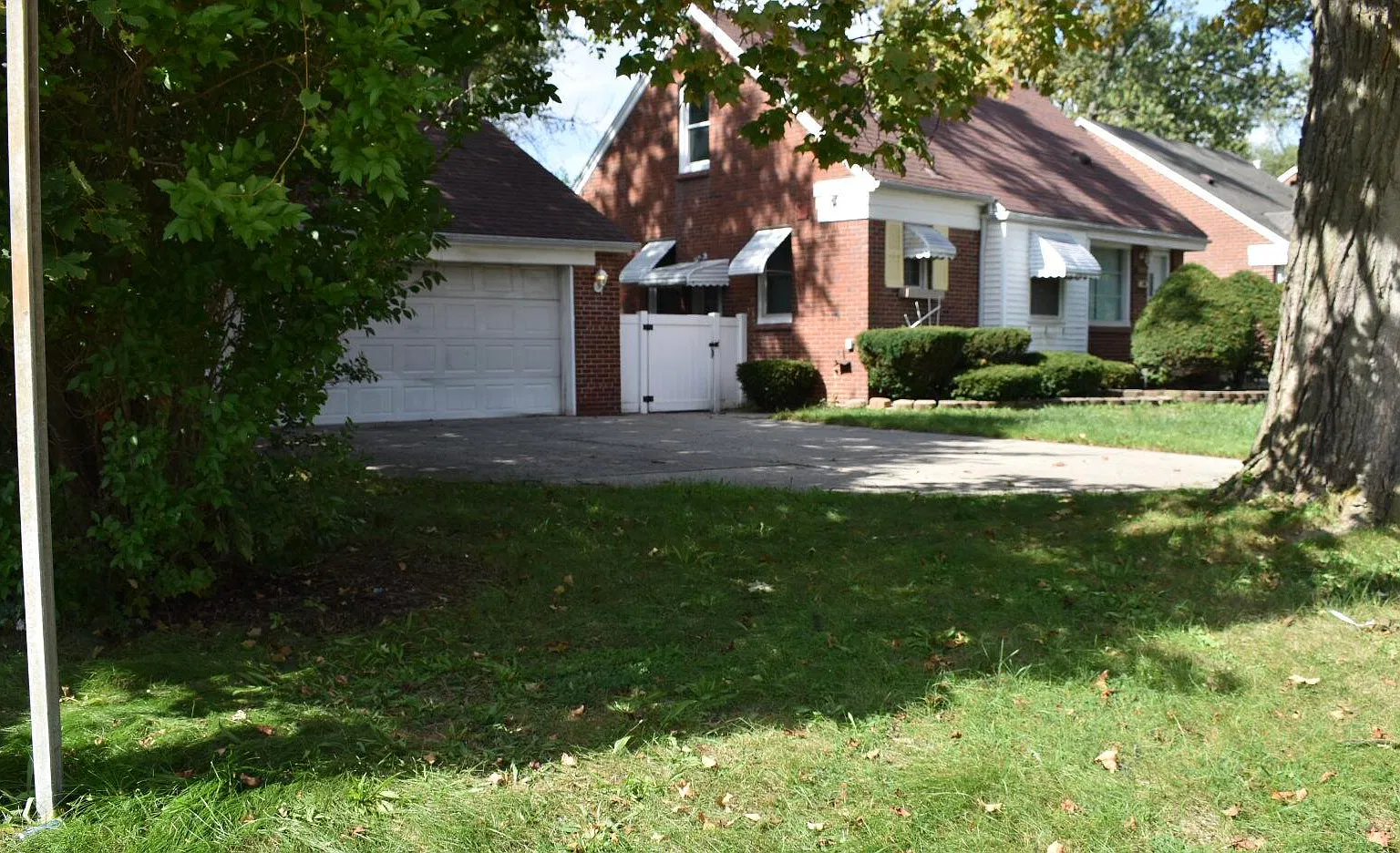 3 bed, 2.0 bath, 1174 sqft, $1,700 — Photo 2