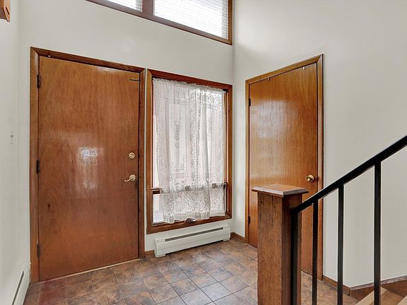 3rd image of 2026 Winchester Dr