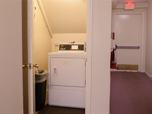 4th image of 11 Apple Valley Pkwy APT 4