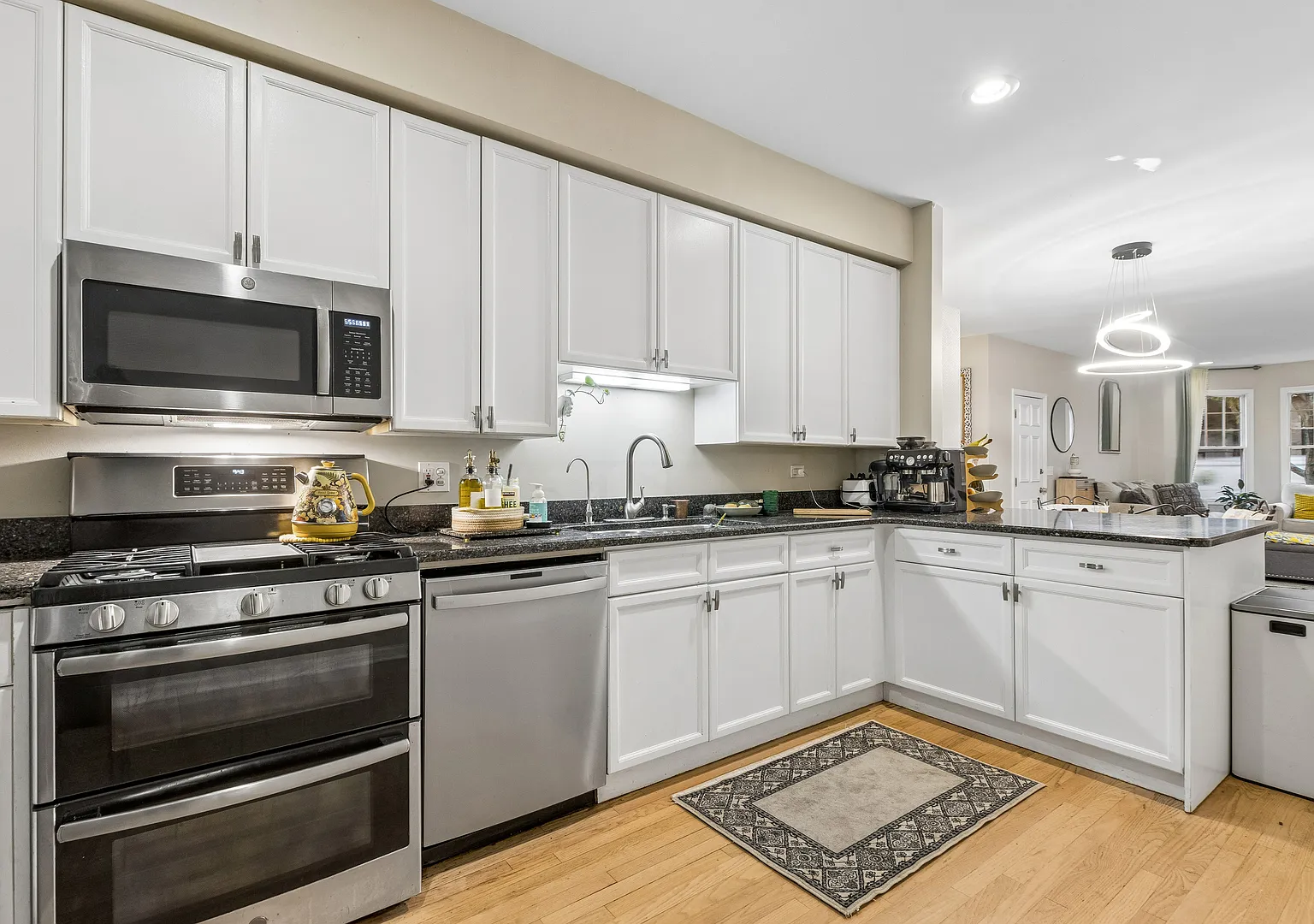 4 bed, 2800 sqft, $6,000 — Photo 4