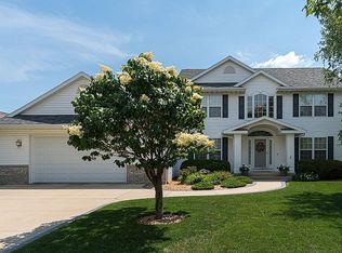 275 N 16th Ave, Hiawatha, IA 52233