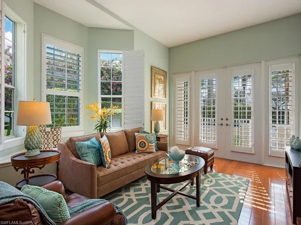 449 8th Ave S, Naples, FL 34102