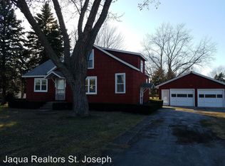 5568 S Roosevelt Rd, Stevensville, MI 49127