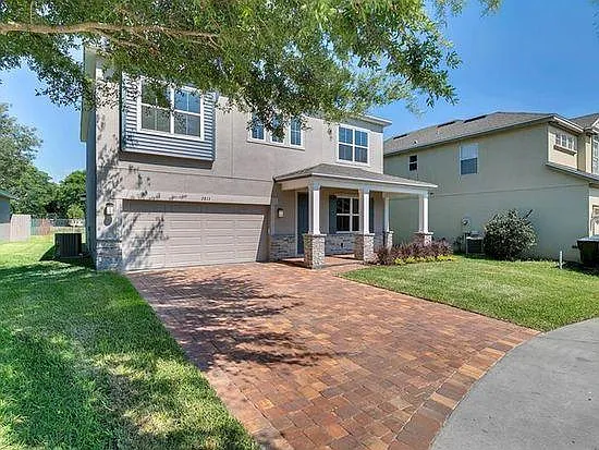 2813 Roseglen Way