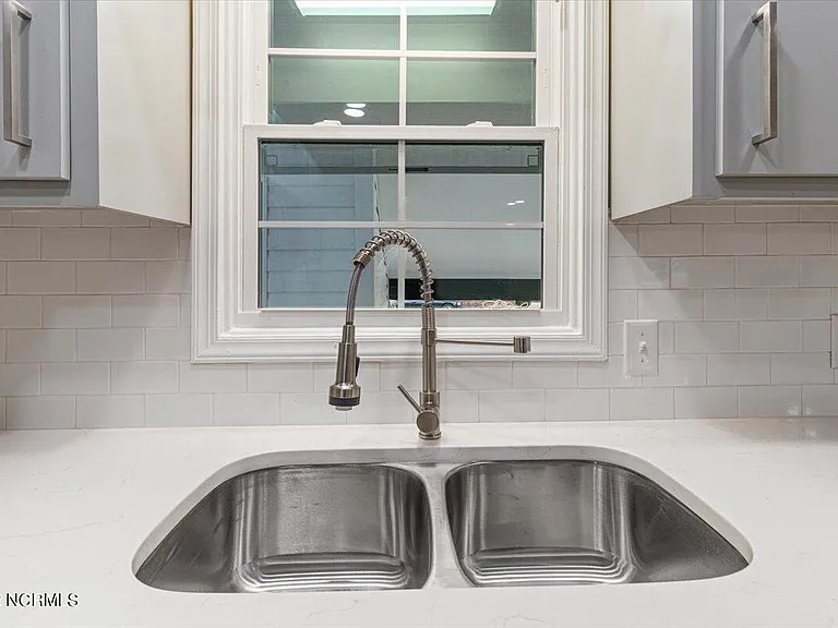 120 Erik Dr — Photo 9