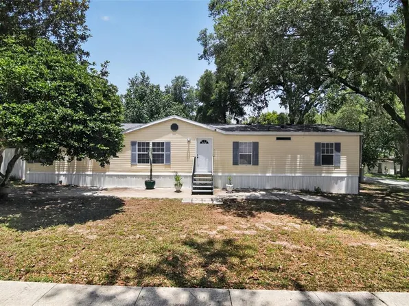 102 3rd St, Lady Lake, FL 32159