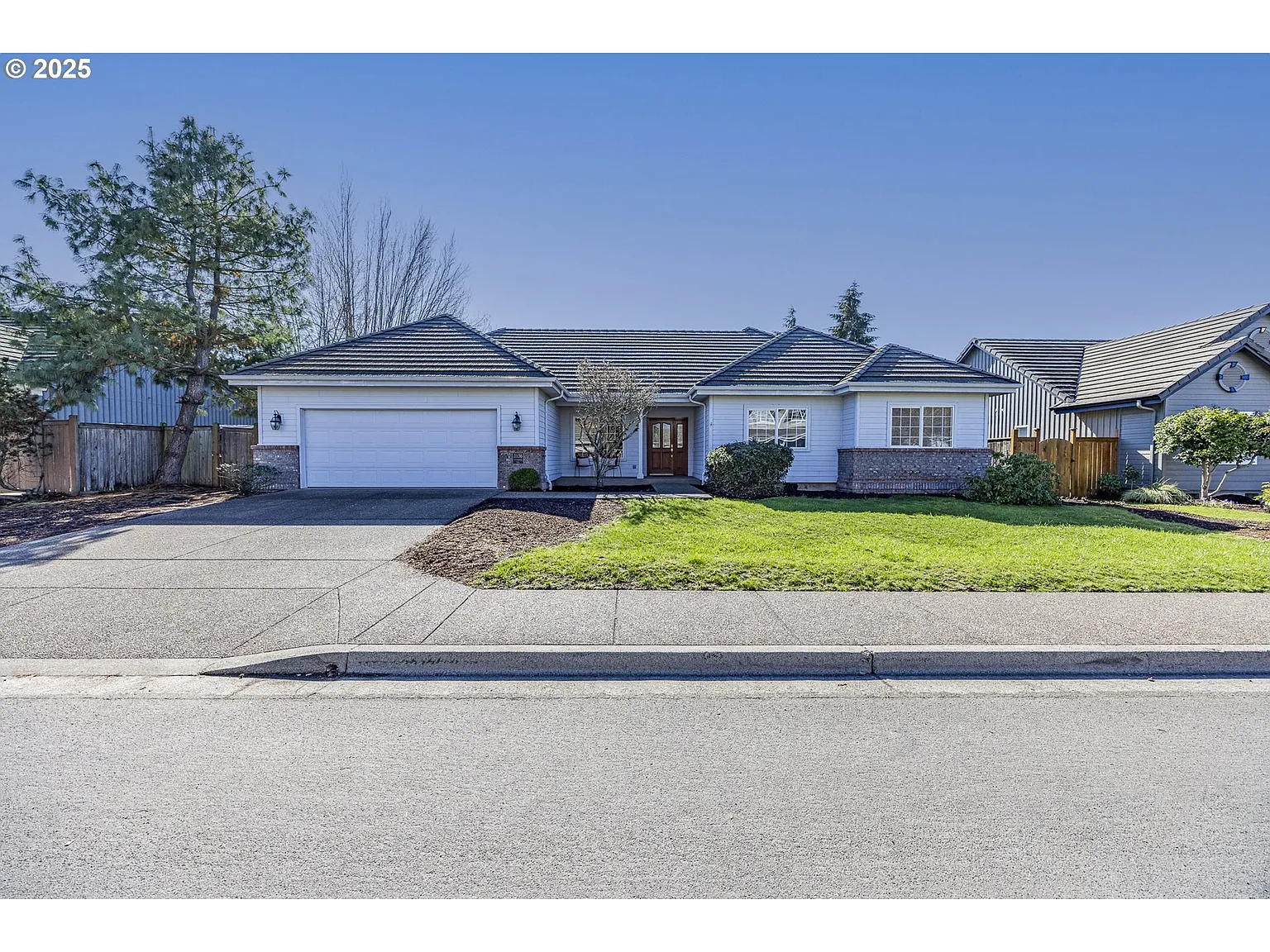 3136 Riverbend Ave photo 1