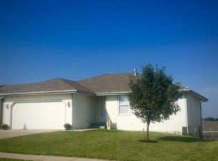 1743 SW Valley View Ct, Topeka, KS 66615