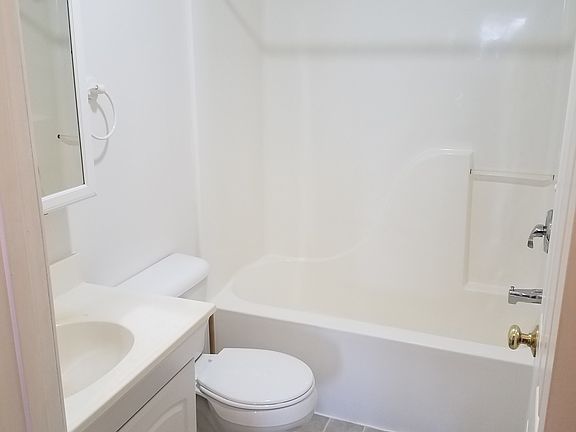 Studio bathroom (style 1)