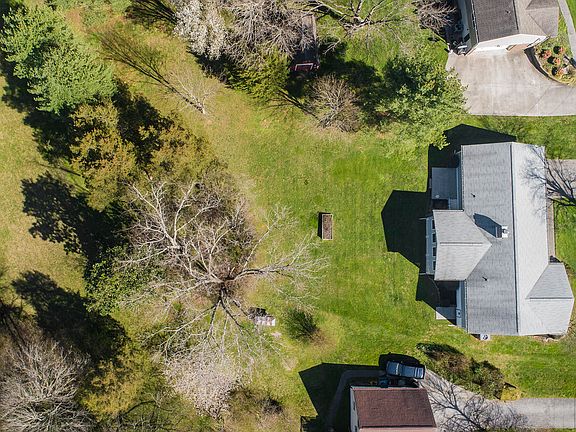 4th image of 1024 Farrington Dr