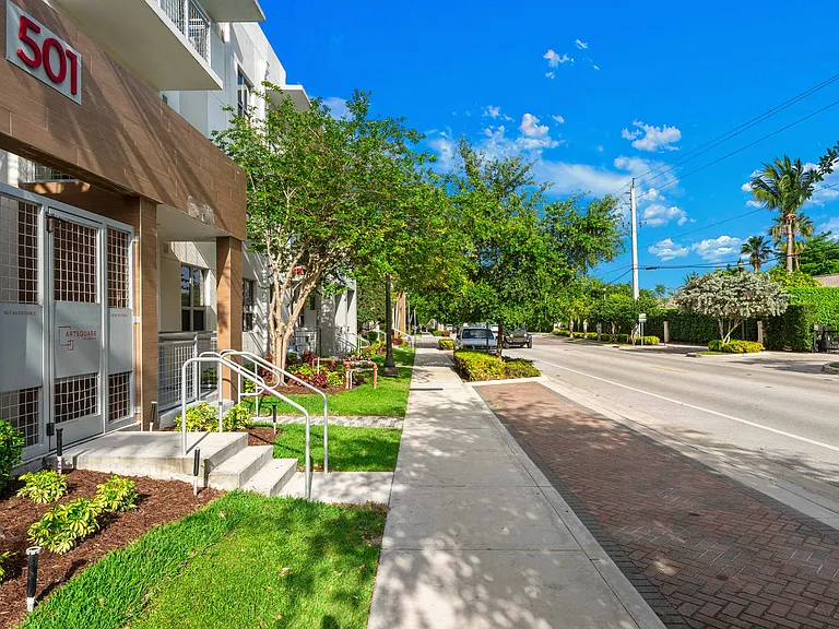 ArtSquare at Hallandale — Photo 47