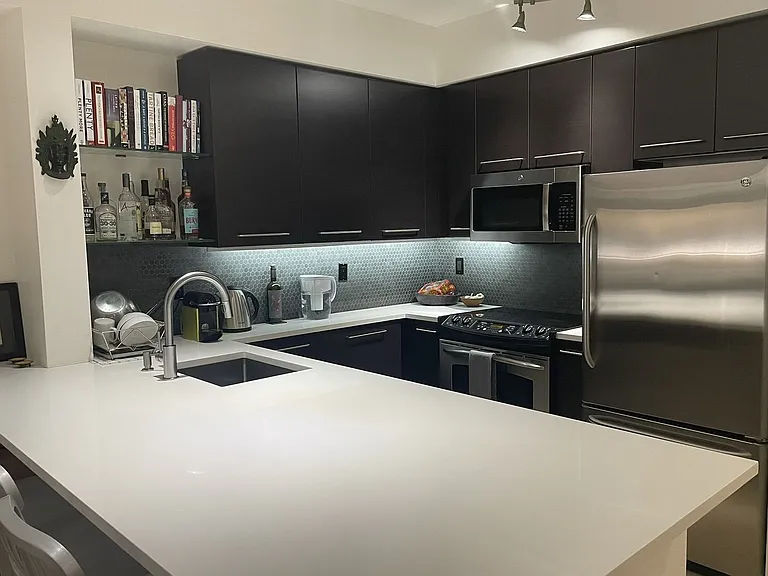 1410 E Pine St #115 — Photo 4