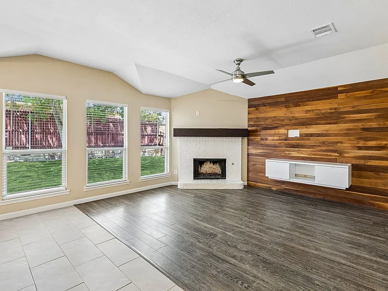 1001 Margaret Dr — Photo 3